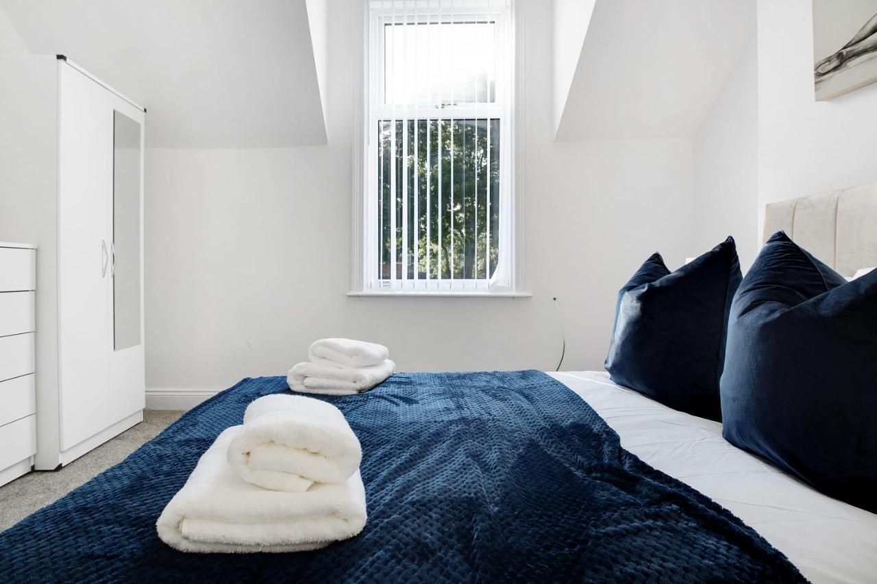 Spacious & Modern Oasis, 4-bed House, Sleeps 7 * Sunderland (Tyne and Wear)