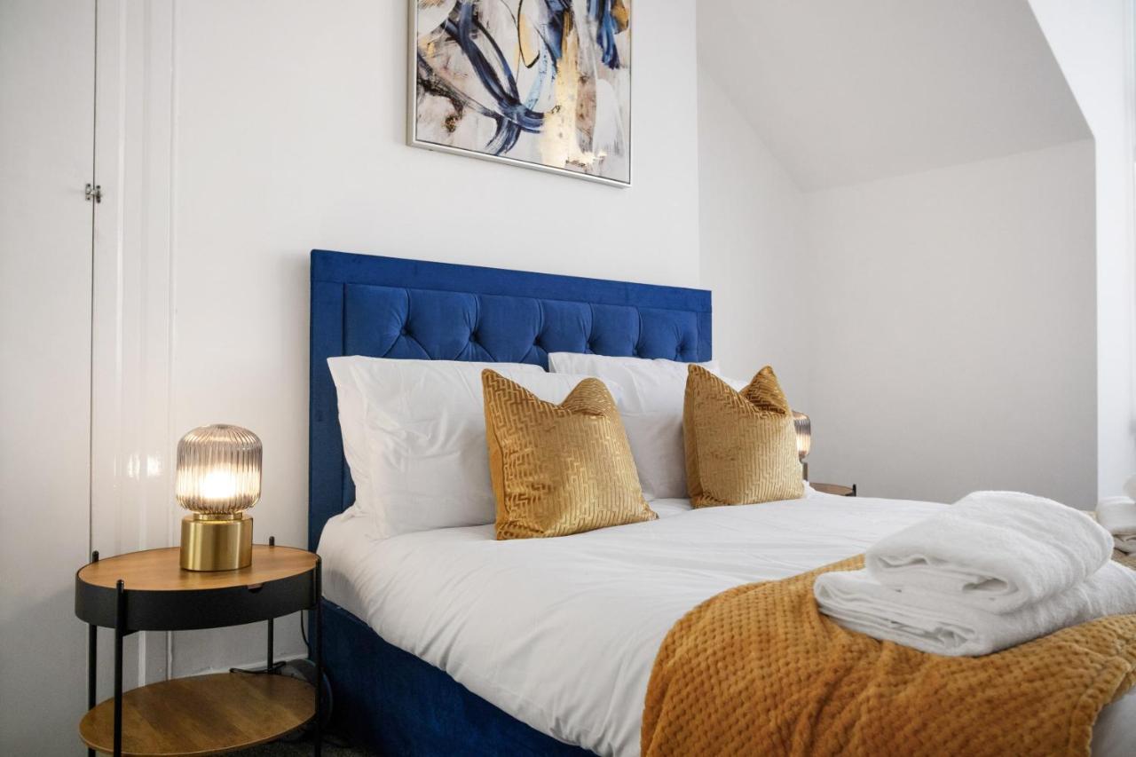 Spacious & Modern Oasis, 4-bed House, Sleeps 7 Appartamento *